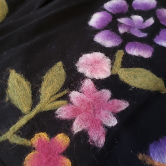 Beautuful black sweater with flowers in XL - Picture 6 of 8